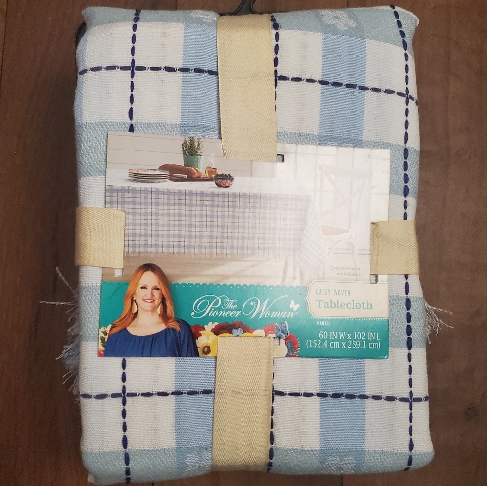 The Pioneer Woman Daisy Woven Tablecloth 60 x 102 Check Blue and Navy